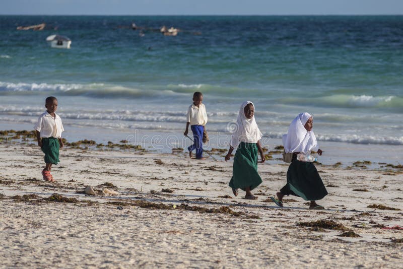 Young Girls In Beach Cabin Hidden