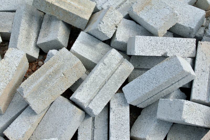 https://thumbs.dreamstime.com/b/groupe-de-briques-blanches-de-sable-sur-le-chantier-de-construction-60881920.jpg
