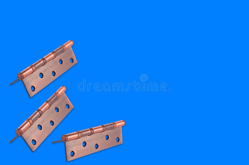 Groupe de charnières de porte brunes en métal sur le fond bleu images stock Groupe de charnières de porte brunes en métal sur le fond bleu images stock