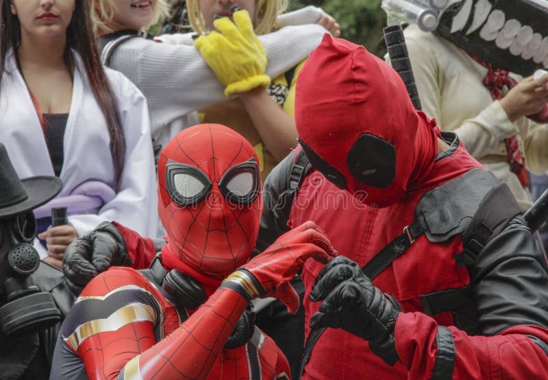 Groupe de Cosplay habillé dans des costumes à la promenade 2019 de Cosplay image libre de droits Groupe de Cosplay habillé dans des costumes à la promenade 2019 de Cosplay image libre de droits