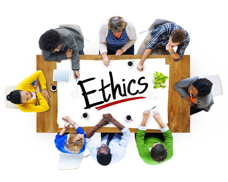 Groupe de personnes multi-ethnique discutant au sujet de l'éthique