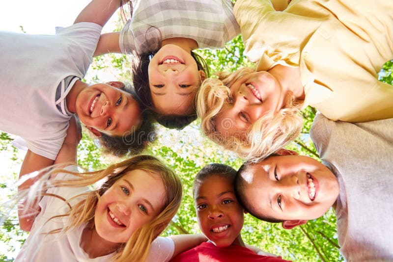Groupe multiculturel d'enfants de la diversité photos libres de droits