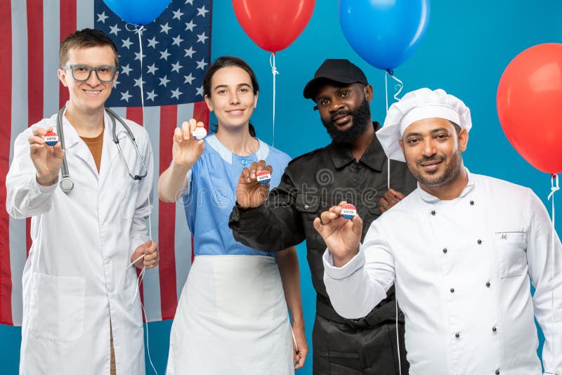 Groupe multiculturel de jeune chef contemporain et de sécurité interne de médecin image libre de droits