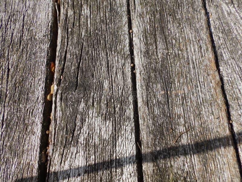 Grova, gamla red ut träplankor, som en bakgrund arkivfoto Grova, gamla red ut träplankor, som en bakgrund arkivfoto