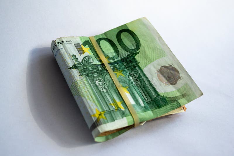 Gro?aufnahme eines Pakets von gefaltet 100 Eurobanknoten lizenzfreies stockbild Gro?aufnahme eines Pakets von gefaltet 100 Eurobanknoten lizenzfreies stockbild