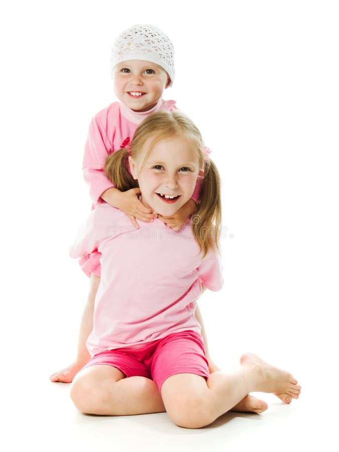Große Schwester, Umarmen der kleinen Schwester stockfoto