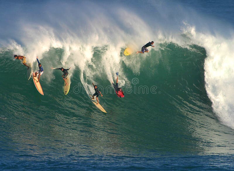 Große Welle, die in Hawaii surft