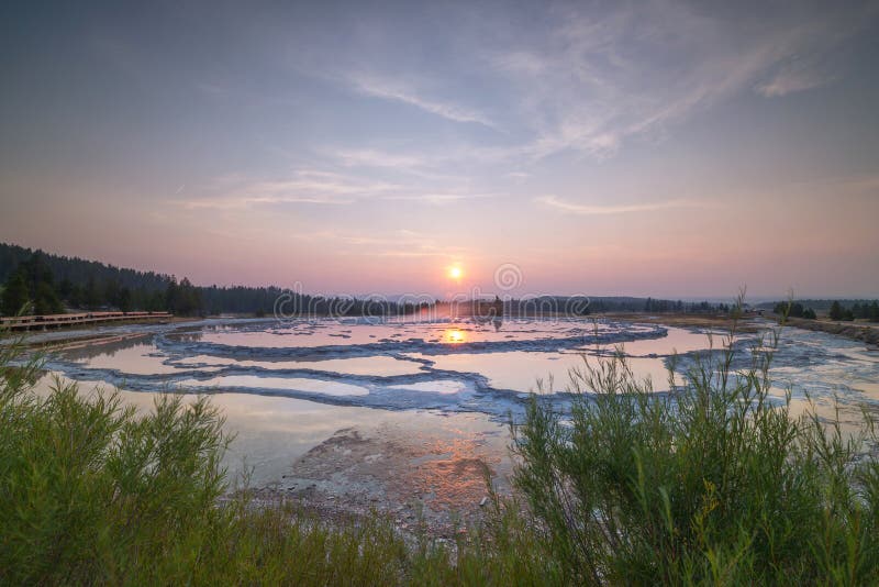 Großer Brunnen-Geysirsonnenuntergang stockfoto Großer Brunnen-Geysirsonnenuntergang stockfoto