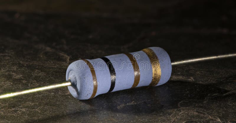 Großer 100-Ohm-Widerstand stockfotos
