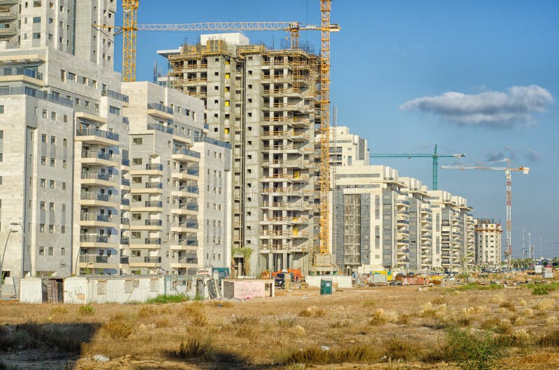 Großer Wohnwohngebäudebereich im Bau lizenzfreies stockfoto Großer Wohnwohngebäudebereich im Bau lizenzfreies stockfoto