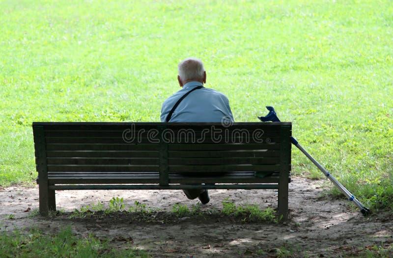 Großvater im Park stockfoto Großvater im Park stockfoto