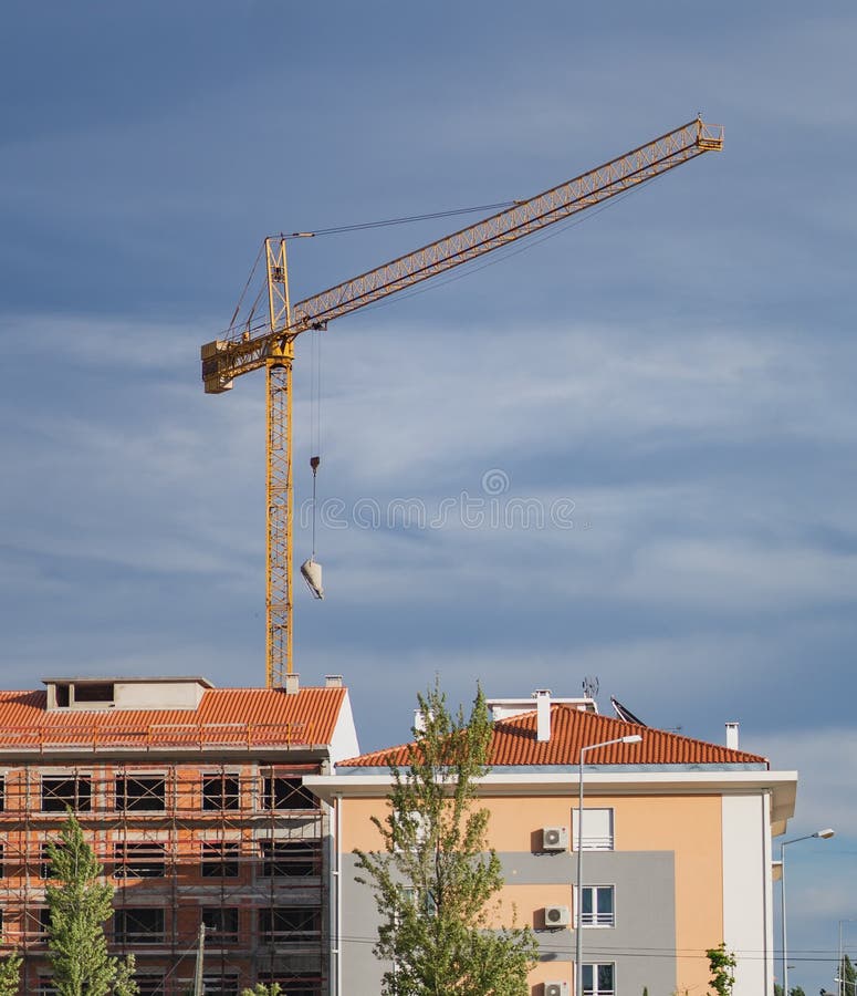 Grue ?tant employ?e photos libres de droits Grue ?tant employ?e photos libres de droits