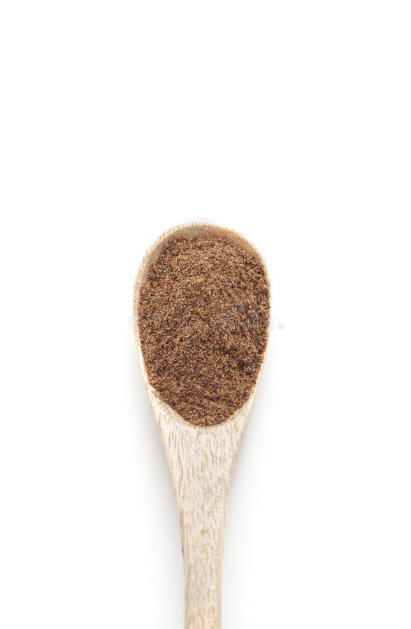Grundmuskatnussgewürze im hölzernen Löffel lokalisiert auf weißem backgroun stockfotografie Grundmuskatnussgewürze im hölzernen Löffel lokalisiert auf weißem backgroun stockfotografie