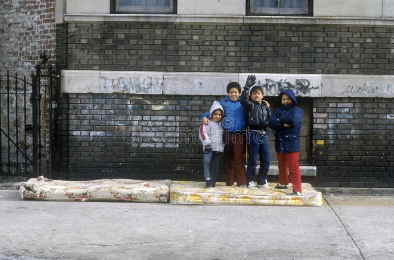 Grupa młode dzieci w Miastowym getcie, Bronx, NY