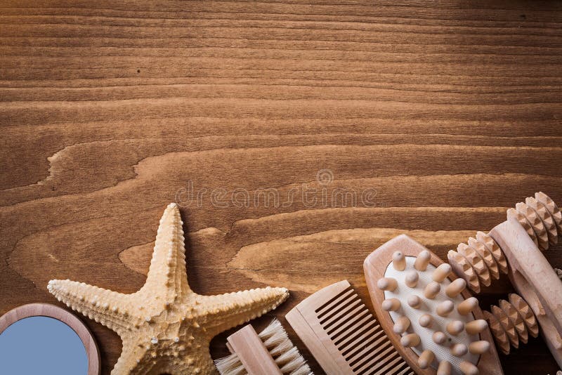 Grupa skincare rzeczy na brown sosny roczniku fotografia stock Grupa skincare rzeczy na brown sosny roczniku fotografia stock
