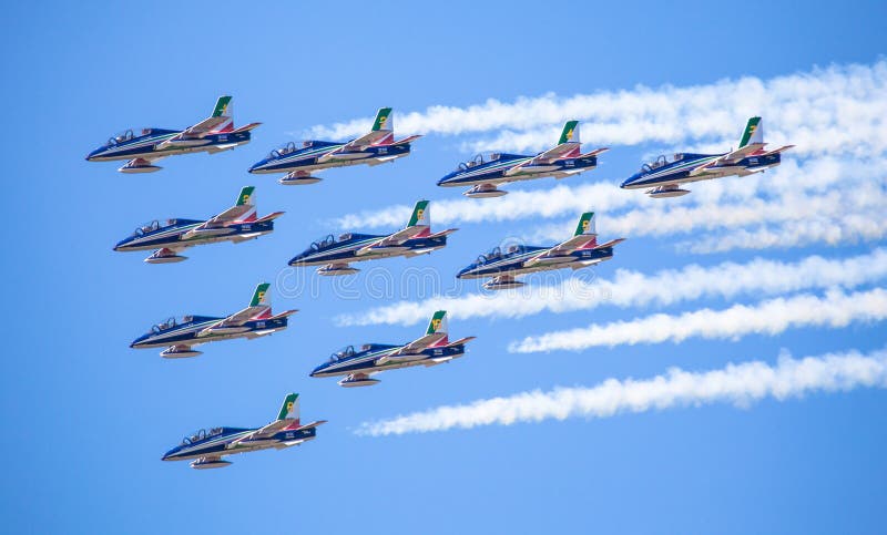 Grupo aeroacrobacia Frecce Tricolori foto de archivo libre de regalías Grupo aeroacrobacia Frecce Tricolori foto de archivo libre de regalías