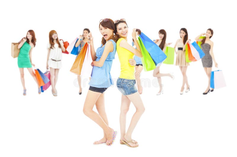 Grupo asiático das mulheres da compra que guarda sacos da cor