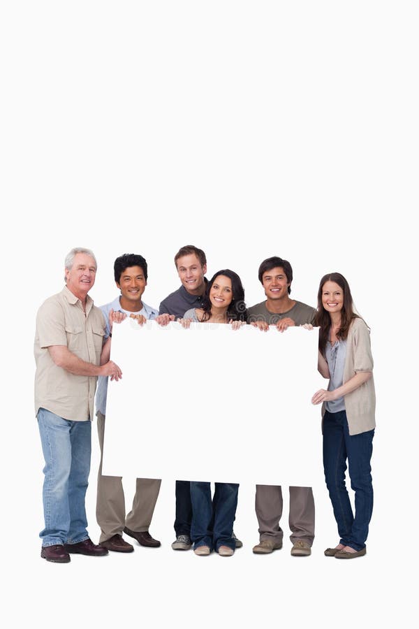 Grupo de amigos que mantêm o sinal em branco unido fotos de stock royalty free Grupo de amigos que mantêm o sinal em branco unido fotos de stock royalty free