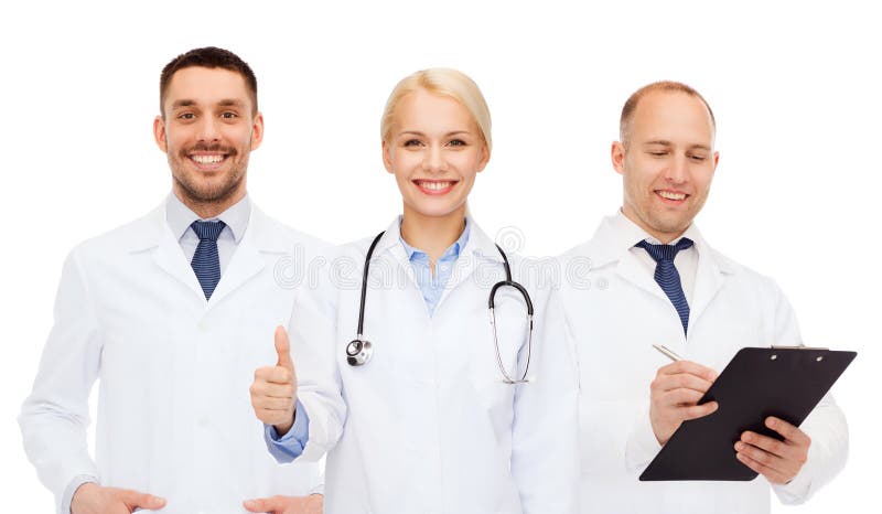 Grupo de doctores que muestran los pulgares para arriba sobre blanco fotos de archivo libres de regalías Grupo de doctores que muestran los pulgares para arriba sobre blanco fotos de archivo libres de regalías