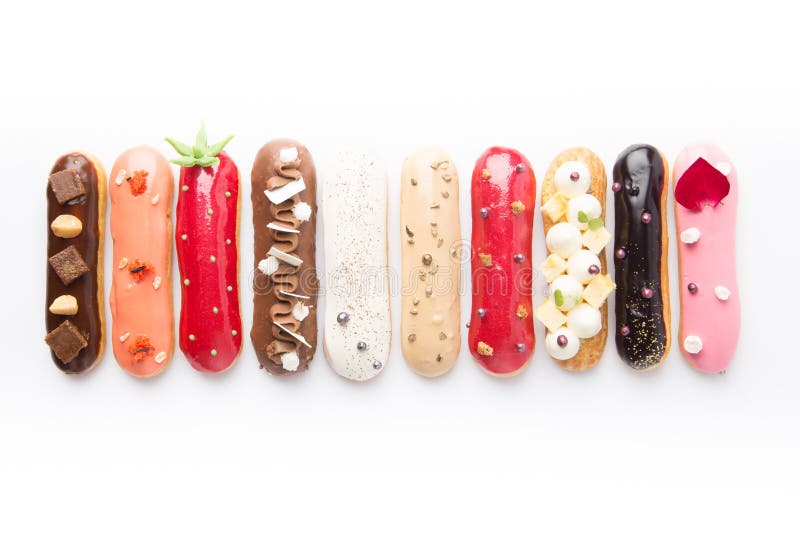 Grupo de Eclair francés del postre en el fondo blanco imagen de archivo libre de regalías