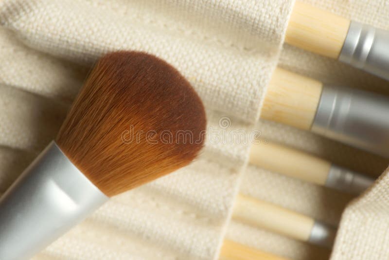 Grupo de escovas profissionais da composição com uma escova redonda grande na parte superior fotos de stock Grupo de escovas profissionais da composição com uma escova redonda grande na parte superior fotos de stock