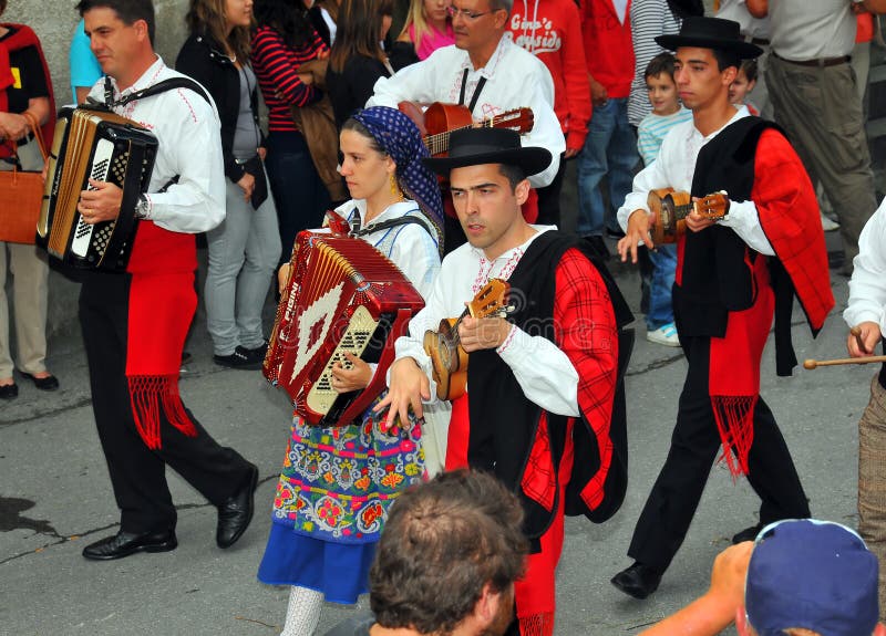 Grupo de la danza del portugués Grupo de la danza del portugués