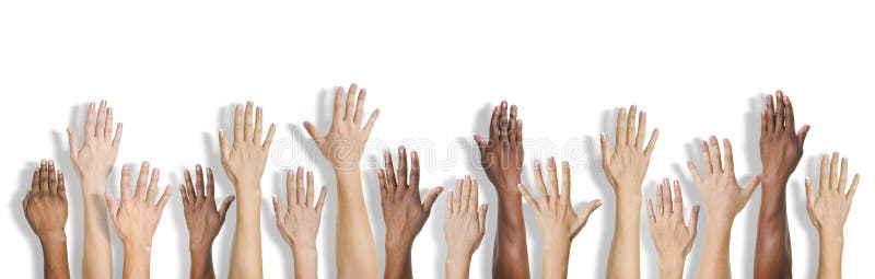 Grupo de manos diversas multiétnicas aumentadas fotografía de archivo