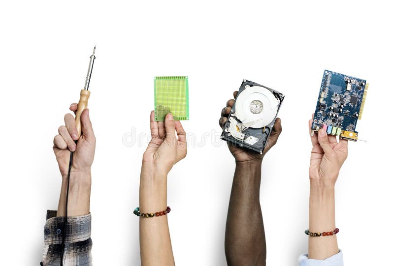 Grupo de manos que llevan a cabo piezas de la electrónica del ordenador aisladas en blanco imagen de archivo libre de regalías Grupo de manos que llevan a cabo piezas de la electrónica del ordenador aisladas en blanco imagen de archivo libre de regalías