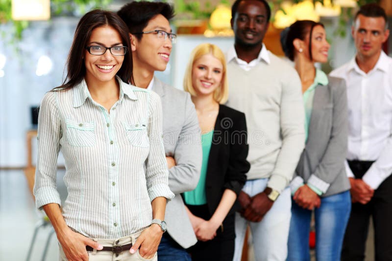 Grupo de personas feliz imágenes de archivo libres de regalías Grupo de personas feliz imágenes de archivo libres de regalías