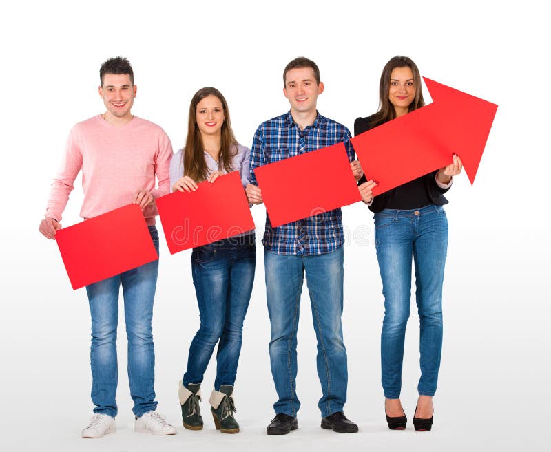 Grupo de personas que sostiene una flecha roja imagen de archivo Grupo de personas que sostiene una flecha roja imagen de archivo