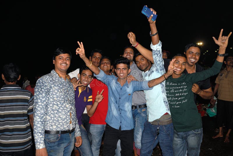 Grupo de sorriso dos jovens fotos de stock