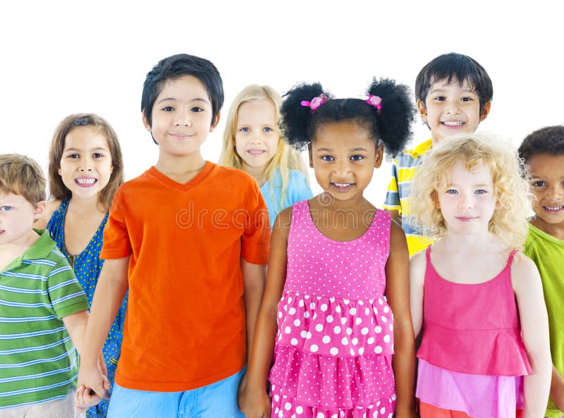 Grupo diverso de sorriso das crianças