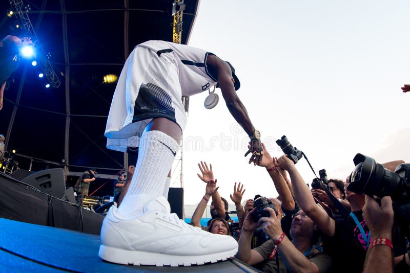 BENICASSIM, ESPANHA - 19 DE JULHO: Grupo do hip-hop do inimigo público no concerto no festival FIB o 19 de julho de 2015 em Benicassim, Espanha