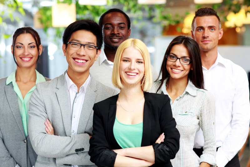 Grupo feliz de colegas de trabalho fotografia de stock royalty free Grupo feliz de colegas de trabalho fotografia de stock royalty free