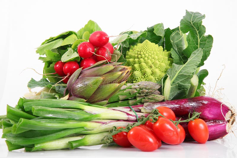 Grupo fresco de verduras en el fondo blanco imágenes de archivo libres de regalías Grupo fresco de verduras en el fondo blanco imágenes de archivo libres de regalías