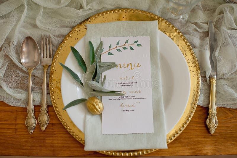 Grupo rústico da tabela do casamento Mesa de jantar do vintage com decora??es, flores Estilo de Boho Tabela ajustada para um even foto de stock Grupo rústico da tabela do casamento Mesa de jantar do vintage com decora??es, flores Estilo de Boho Tabela ajustada para um even foto de stock