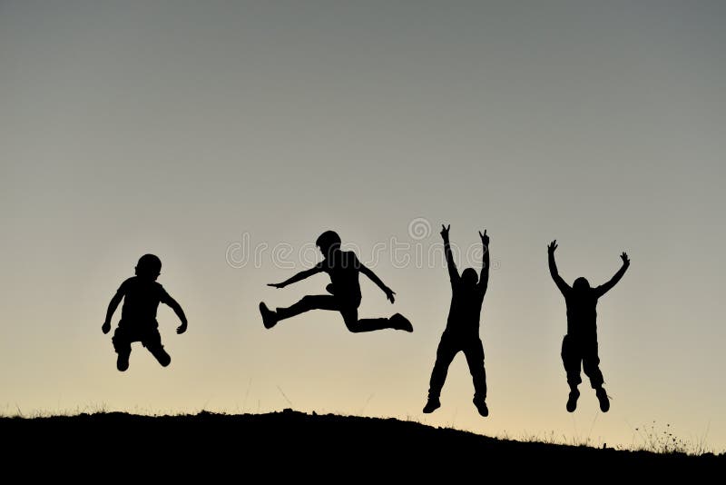 Gruppe des verrückten Kinderaufprallens stockbilder Gruppe des verrückten Kinderaufprallens stockbilder