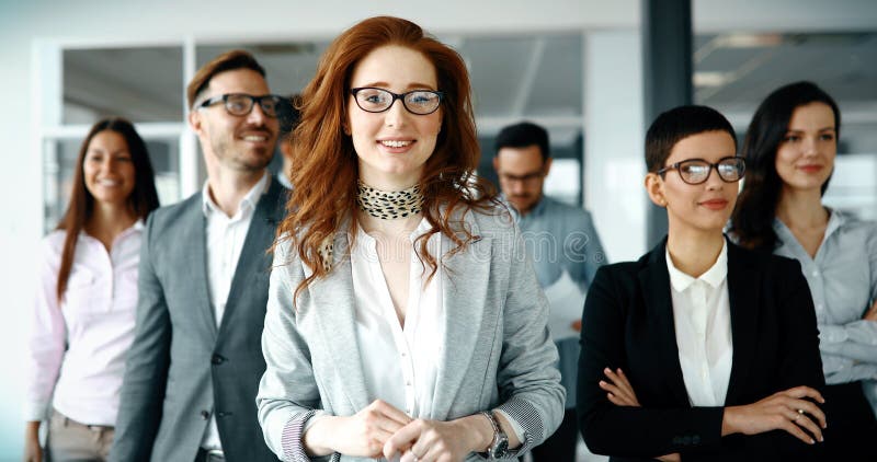 Gruppe glückliche Geschäftsleute lizenzfreies stockbild Gruppe glückliche Geschäftsleute lizenzfreies stockbild