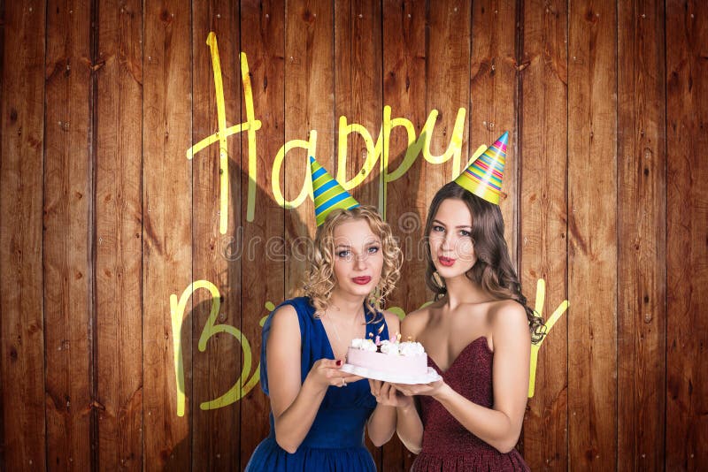 Gruppe junge Leute feiern alles Gute zum Geburtstag stockfoto Gruppe junge Leute feiern alles Gute zum Geburtstag stockfoto