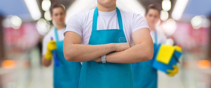 Gruppe Reiniger, die auf unscharfem Hintergrund stehen stockfotos Gruppe Reiniger, die auf unscharfem Hintergrund stehen stockfotos