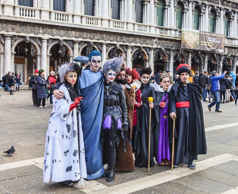 Gruppe verkleidete Leute - Venedig-Karneval 2014 lizenzfreies stockbild Gruppe verkleidete Leute - Venedig-Karneval 2014 lizenzfreies stockbild