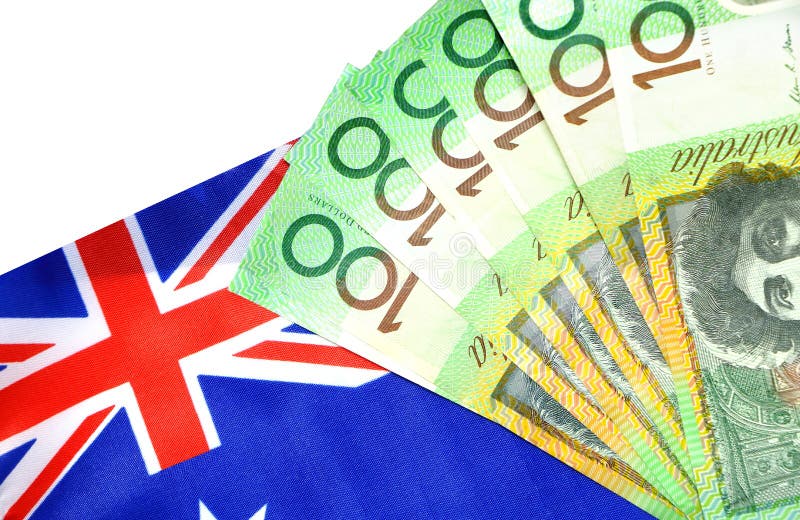 Gruppe von 100 Dollar australische Banknoten erweitern auf australische Flagge lizenzfreies stockfoto Gruppe von 100 Dollar australische Banknoten erweitern auf australische Flagge lizenzfreies stockfoto