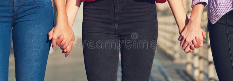 Gruppe zufällige junge Mädchen Frau ` s Freundschaft lizenzfreies stockbild Gruppe zufällige junge Mädchen Frau ` s Freundschaft lizenzfreies stockbild