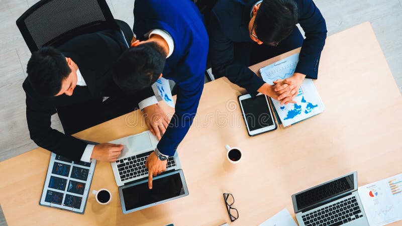 Gruppentreffen von Geschäftsleuten aus Topsicht lizenzfreies stockfoto