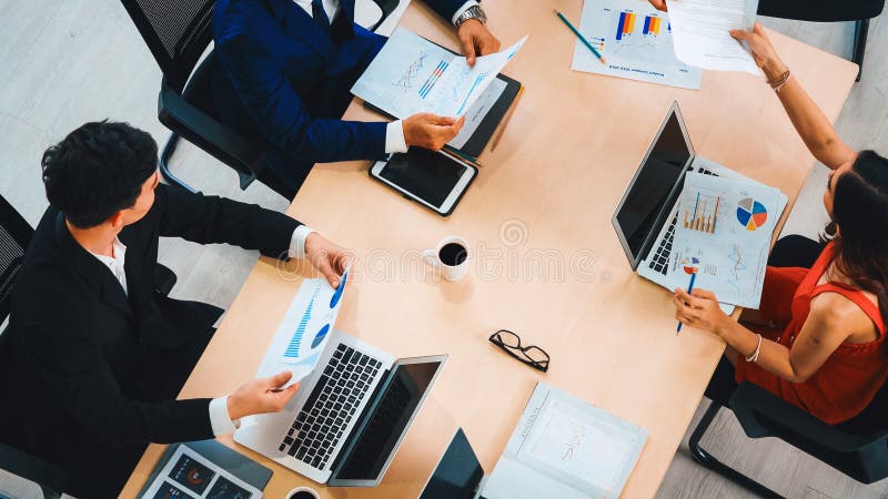 Gruppentreffen von Geschäftsleuten aus Topsicht stockfotos