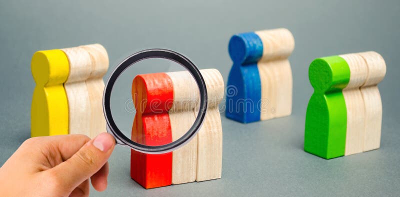 Gruppi di gente di legno multicolore Il concetto di segmentazione del mercato Destinatari, cura del cliente Gruppo del mercato di immagini stock libere da diritti Gruppi di gente di legno multicolore Il concetto di segmentazione del mercato Destinatari, cura del cliente Gruppo del mercato di immagini stock libere da diritti