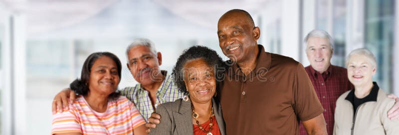 Gruppo di coppie anziane