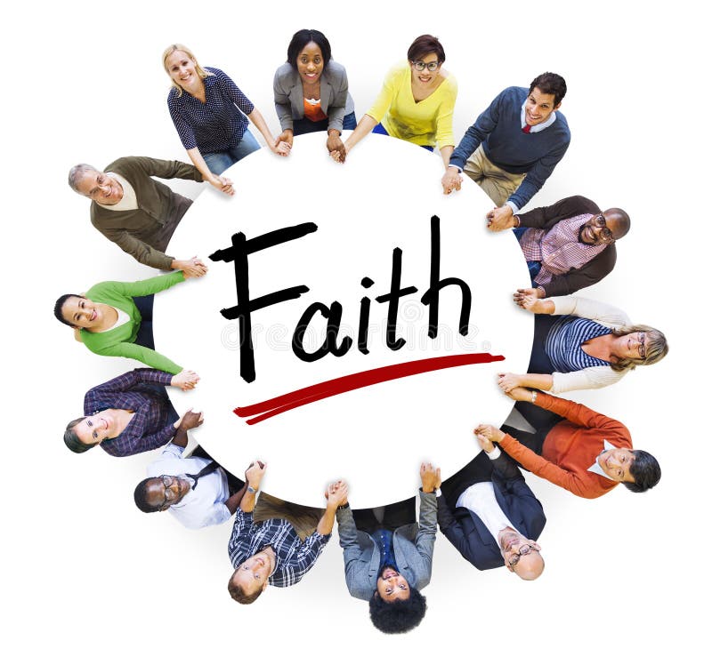 Gruppo di persone Multi-etnico che si tengono per mano ed il concetto di fede