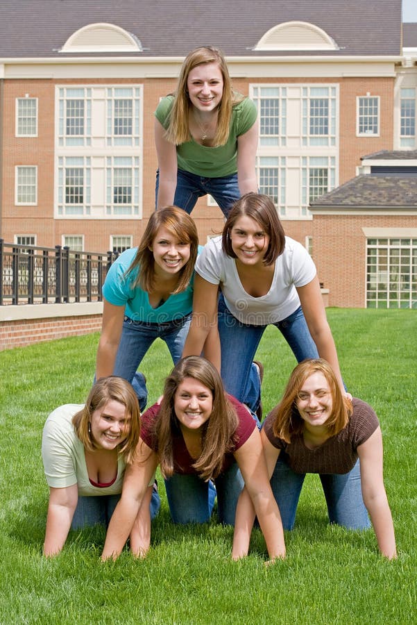 Gruppo Di Ragazze Di Istituto Universitario Fotografia Stock Immagine