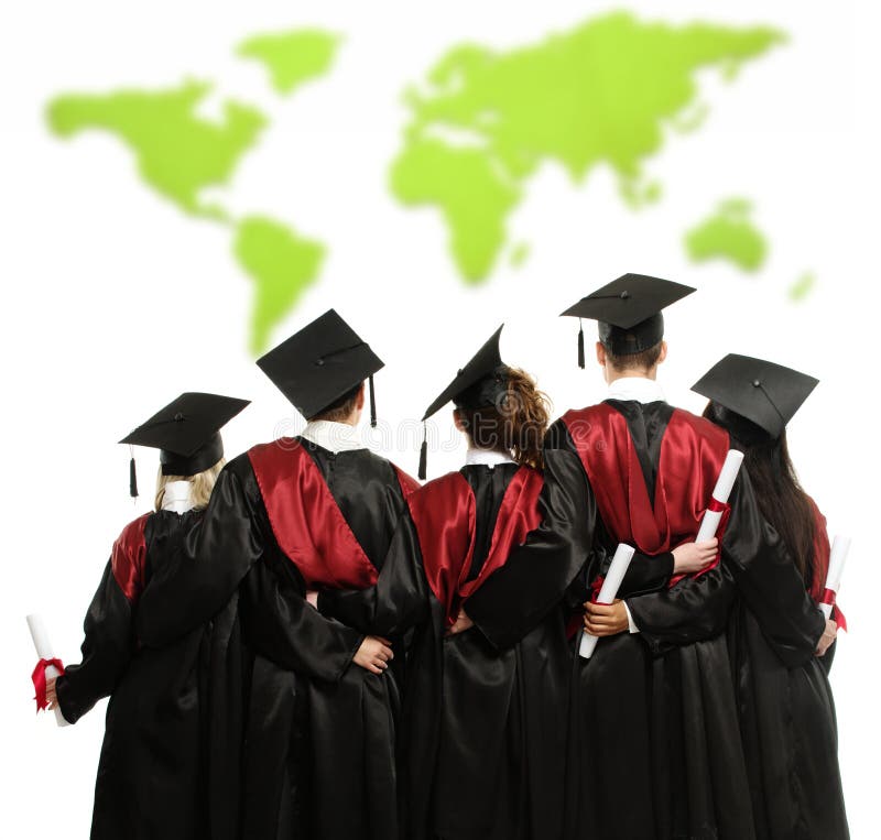 Gruppo di studenti graduati contro la mappa di mondo fotografia stock Gruppo di studenti graduati contro la mappa di mondo fotografia stock
